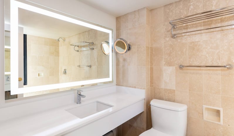 Westgate New York City - Luxe 2 Queen Balcony Bathroom